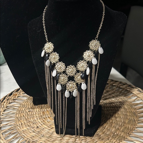 Jewelry - Elegant Gold and White Floral Necklace